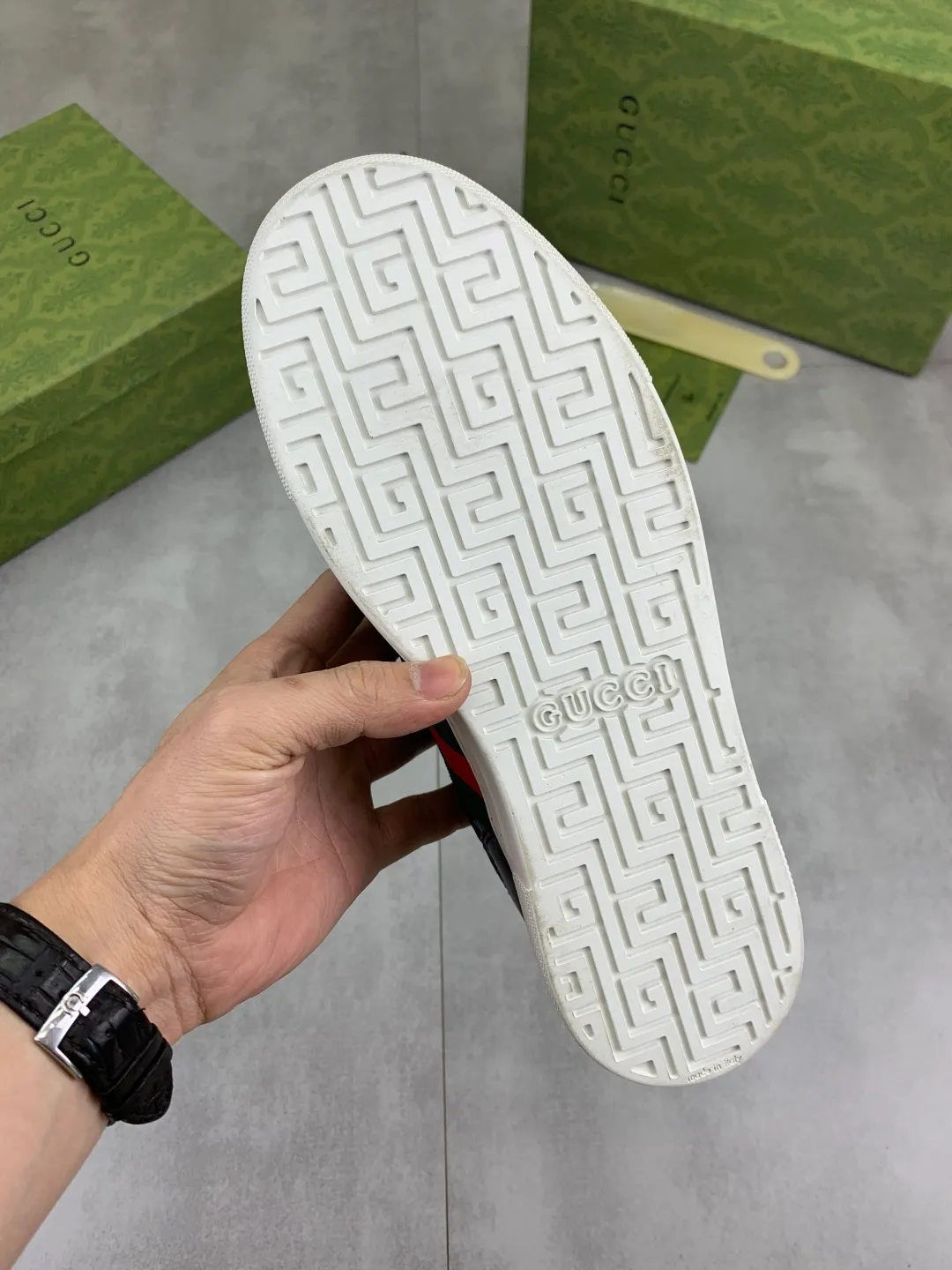 Men's Men's Shoes P420 💰[New Style] 🆘 The latest model from Gucci's official website🎁Classic casual and fashionable men's shoes👟Hot style💥Simple and elegant style, exclusive for trendy men. Unique latest brand elements from the official website👑Gucci original decoration, fashionable and generous, made of original soft calfskin fabric➕Comfortable soft sheepskin lining ✅The official website specifies wear-resistant rubber outsole_full of elasticity, classic model taken in real life🎬Color: 2️⃣colors available😍Number: 38-44